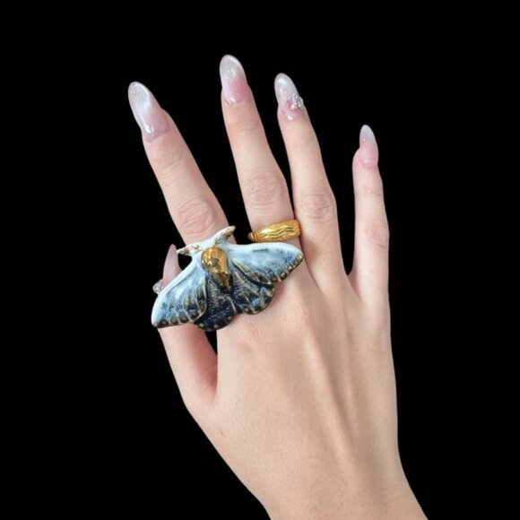 ✨Unique Ceramic Moth Motif Ring with Gold Accents Handmade - Picture 4 of 5